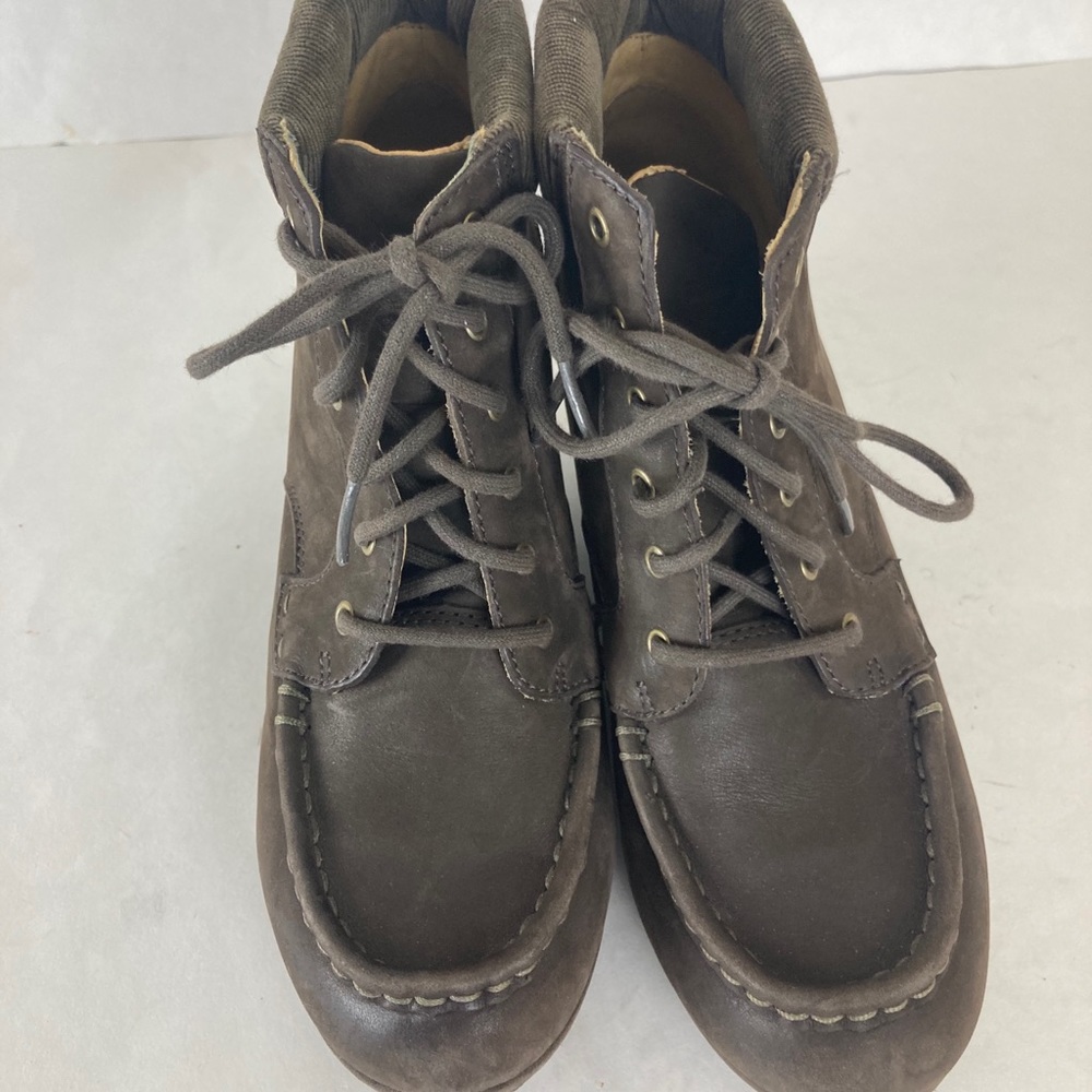 CLARKS ORIGINALS SIZE 8 M  Light Brown Boots